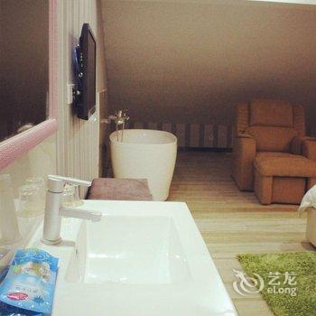 凤凰客巢主题酒店酒店提供图片