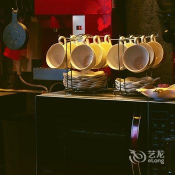 久栖·张家界加州时光咖啡旅馆酒店提供图片