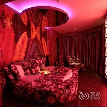 爱之缘主题酒店(上海长寿路芳汇广场武宁路地铁站店)酒店提供图片
