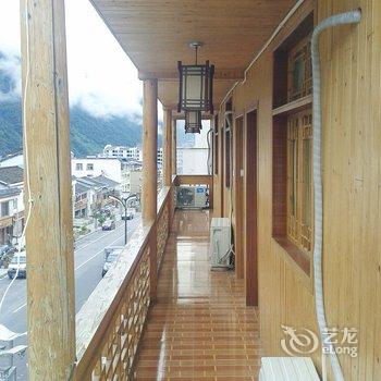 海螺沟原木坊客栈酒店提供图片