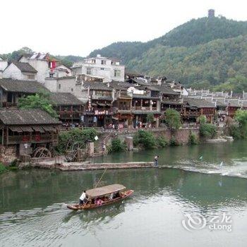 凤凰临水居客栈酒店提供图片