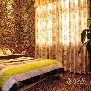 凤凰万千卉翠主题特色风格小居酒店提供图片