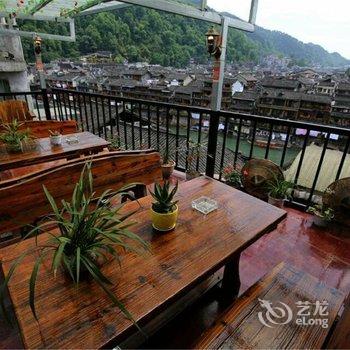 凤凰水车旁的窄巷客栈酒店提供图片