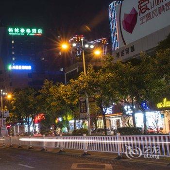 钦州豪庭假日酒店(原沃尔玛广场新阳街商务酒店)