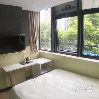 易佰连锁旅店(上海中环路大场镇地铁站店)酒店提供图片