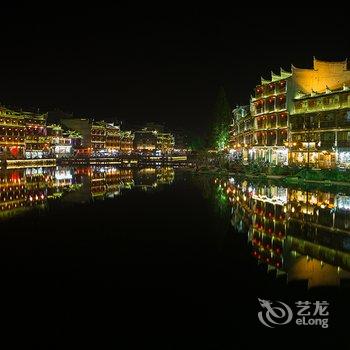 TOWO上品酒店(凤凰古城中游店)酒店提供图片