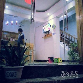 凤凰正中客栈酒店提供图片