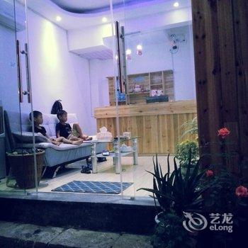 凤凰正中客栈酒店提供图片
