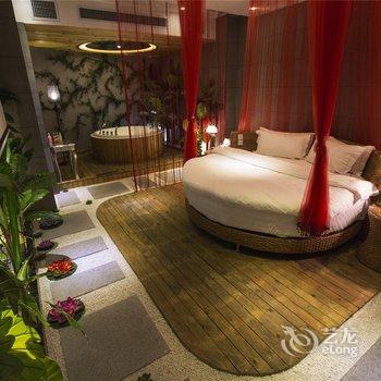 天鹅恋情侣主题酒店(西安小寨店)酒店提供图片