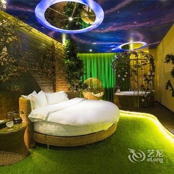 天鹅恋情侣主题酒店(西安小寨店)酒店提供图片