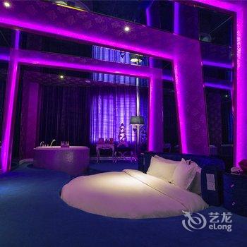 天鹅恋情侣主题酒店(西安小寨店)酒店提供图片