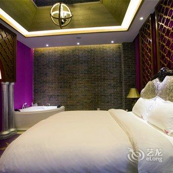 天鹅恋情侣主题酒店(西安小寨店)酒店提供图片