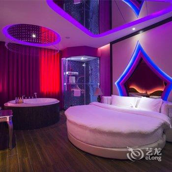 天鹅恋情侣主题酒店(西安小寨店)酒店提供图片