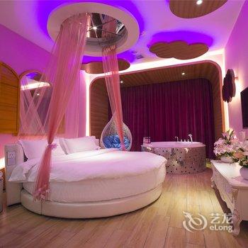 天鹅恋情侣主题酒店(西安小寨店)酒店提供图片