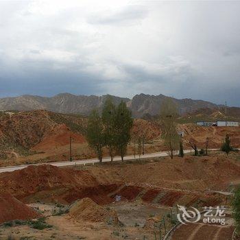 临泽县丹霞红一方客栈酒店提供图片