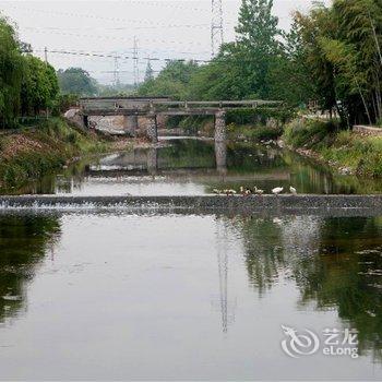 长兴江南红村酒店提供图片