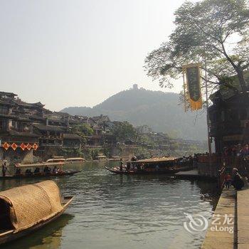 凤凰聆风水岸客栈酒店提供图片