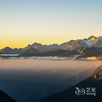 康定新都桥折多山驿站酒店提供图片