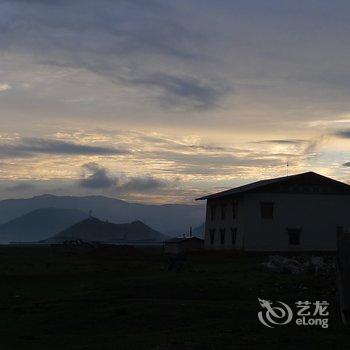 香格里拉东山顶上牧场客栈酒店提供图片