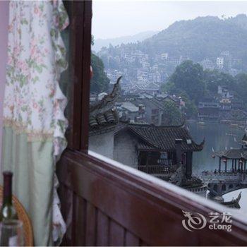 凤凰百花园临江主题客栈酒店提供图片
