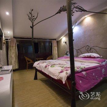 凤凰百花园临江主题客栈酒店提供图片