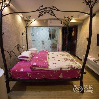 凤凰百花园临江主题客栈酒店提供图片