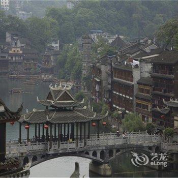 凤凰百花园临江主题客栈酒店提供图片