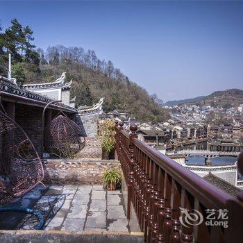 凤凰百花园临江主题客栈酒店提供图片