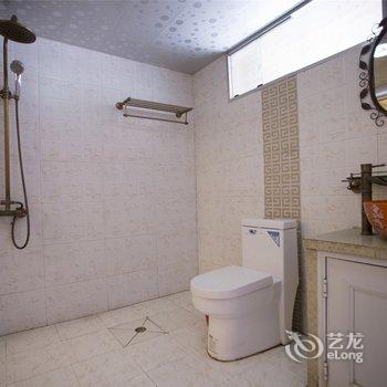 凤凰百花园临江主题客栈酒店提供图片
