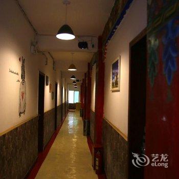 新都桥高原红青年旅舍酒店提供图片