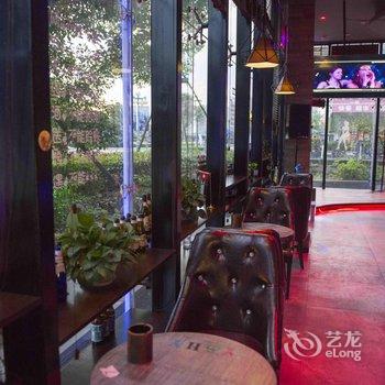 海风情假日酒店(武汉宏图大道地铁站店)(原客厅极地海洋世界园区店)酒店提供图片