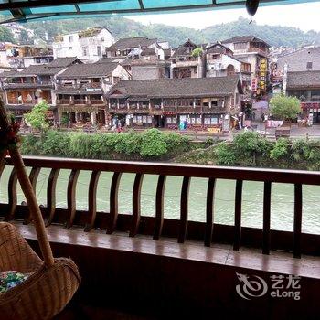 凤凰古城熊家小屋吊脚楼酒店提供图片