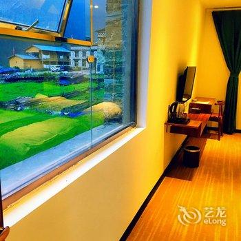 稻城向阳之地德沙民居酒店提供图片