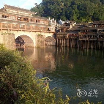 凤凰纤绣缘苗家客栈酒店提供图片