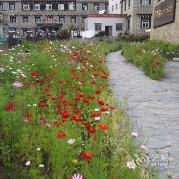 稻城亚丁阿央藏文化主题酒店酒店提供图片