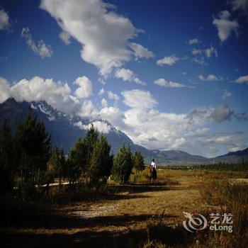 丽江骏逸骑士会度假山庄酒店提供图片