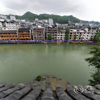 凤凰凤城江边楼酒店提供图片