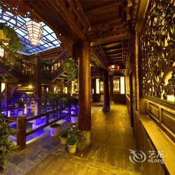 花筑·香格里拉稿公府客栈酒店提供图片