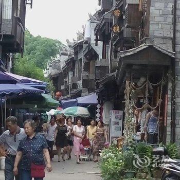 凤凰倚窗听雨客栈酒店提供图片