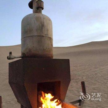 敦煌鸣沙山月牙泉沙漠露营特色住宿酒店提供图片