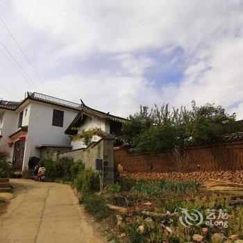 丽江束河古镇樱花亭民宿