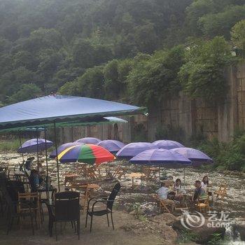 青城山小雨点度假山庄酒店提供图片