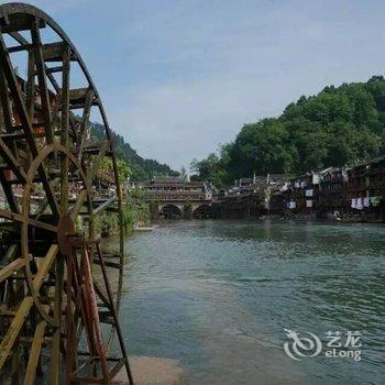 凤凰水车旁的窄巷客栈酒店提供图片