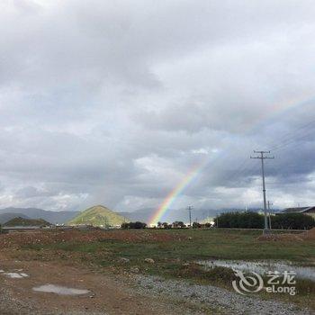 香格里拉东山顶上牧场客栈酒店提供图片