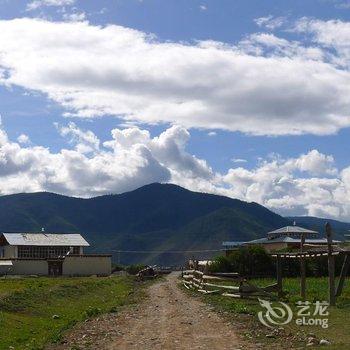 香格里拉东山顶上牧场客栈酒店提供图片