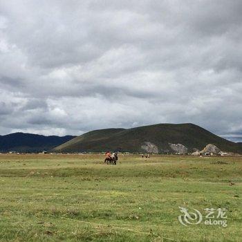 香格里拉东山顶上牧场客栈酒店提供图片