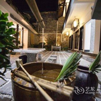 凤凰等李庭院客栈酒店提供图片