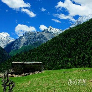 稻城向阳之地德沙民居酒店提供图片