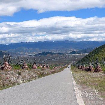 香格里拉东山顶上牧场客栈酒店提供图片