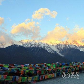 香格里拉东山顶上牧场客栈酒店提供图片